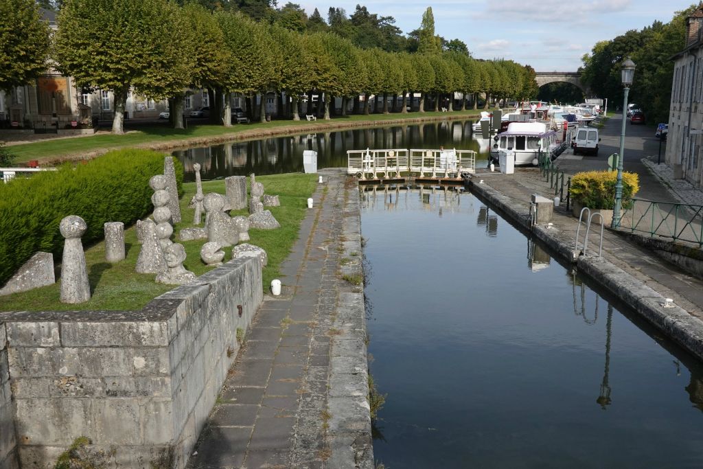 Arrivée à Briare, notre étape du jour. Ici depuis le pont sur la Trézée